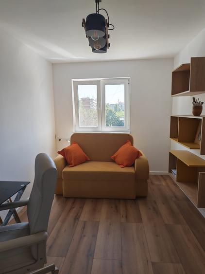 Apartament cu 3 camere semidecomandat în Drumul Taberei