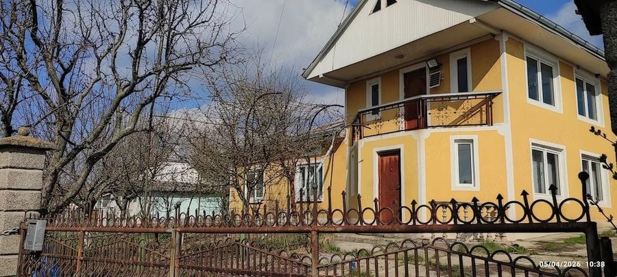 Casă cu Teren 2000 Mp în Leorda