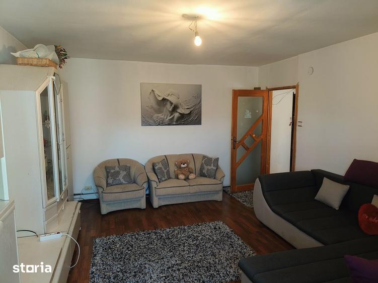 Apartament cu 3 camere decomandat în 1 Mai