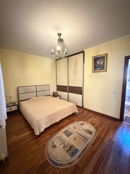 Casă individuală cu 14 camere cu Canalizare în Centrul Civic