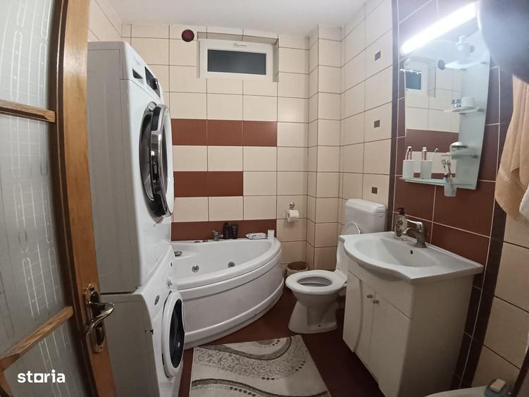 Casă cu 4 camere cu Teren 1000 Mp în Central