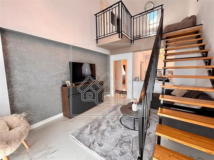Penthouse cu 5 camere semidecomandat, mobilat în Cristian