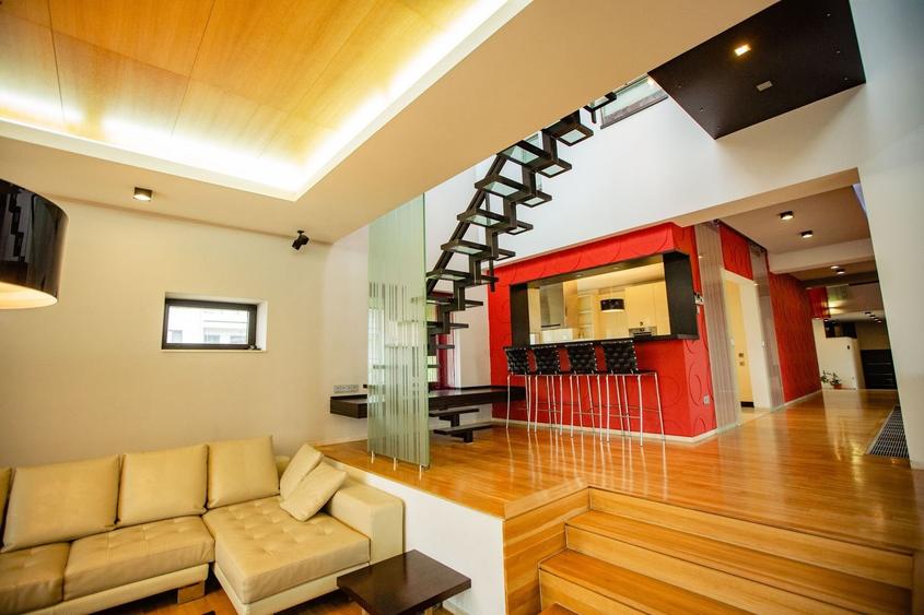 Casă individuală cu 9 camere cu Piscina în Braytim