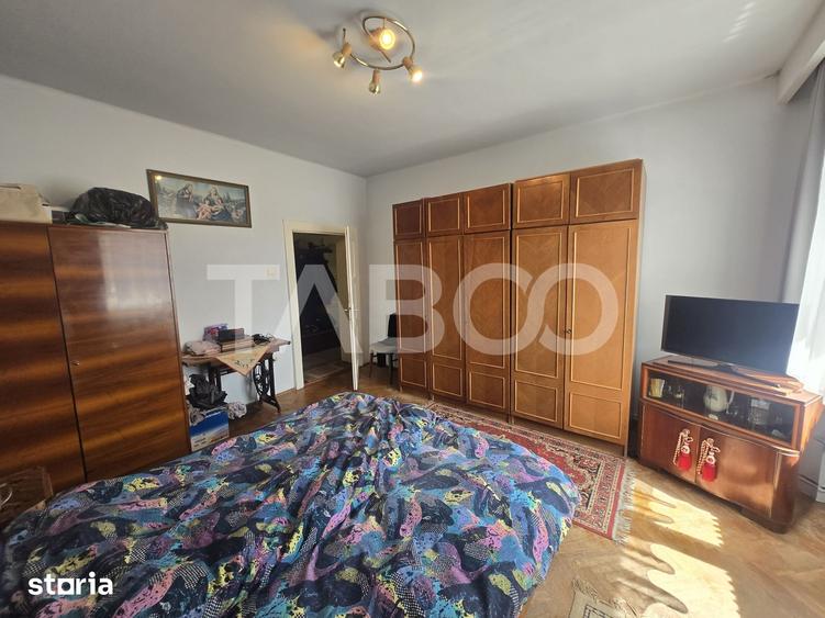 Apartament cu 5 camere decomandat în Terezian