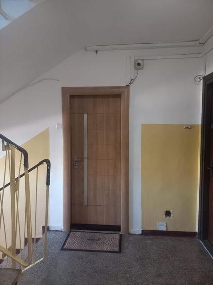 Apartament cu 3 camere semidecomandat în Obor