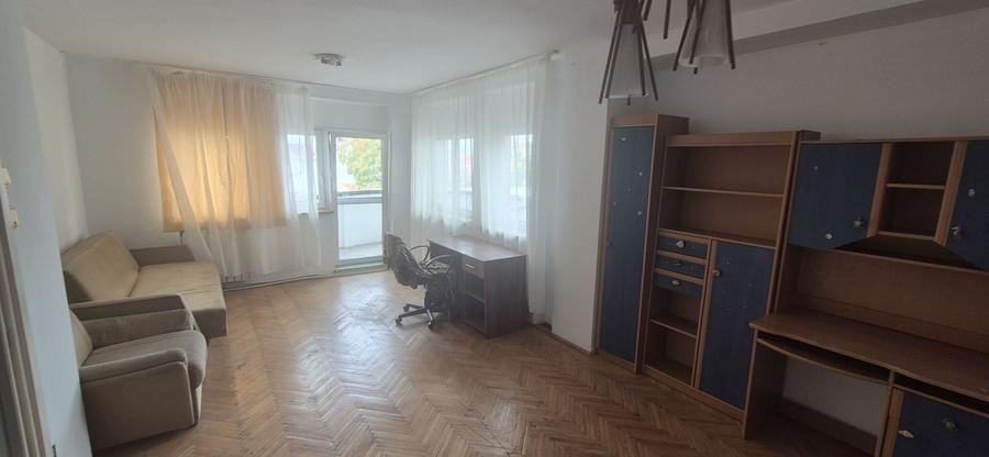 Apartament cu 3 camere decomandat în Horea