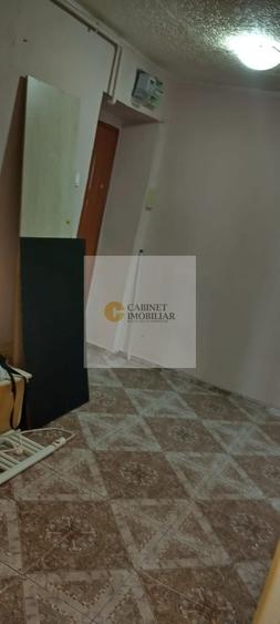 Apartament cu 3 camere semidecomandat în Giulești