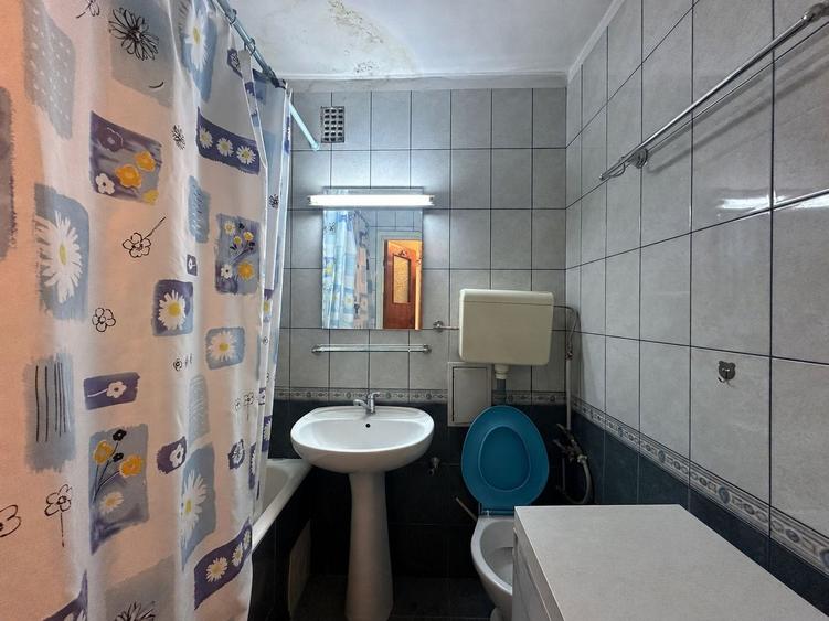 Apartament cu 3 camere decomandat, mobilat în Brâncoveanu
