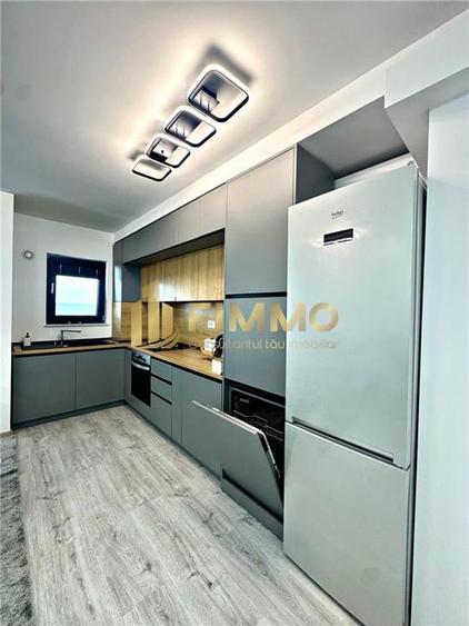 Apartament cu 3 camere decomandat, mobilat în Universității
