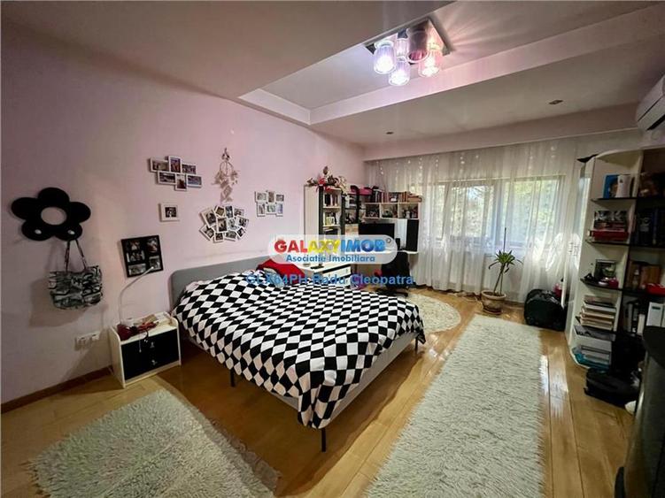 Casă cu 7 camere cu Teren 751 Mp în Albert
