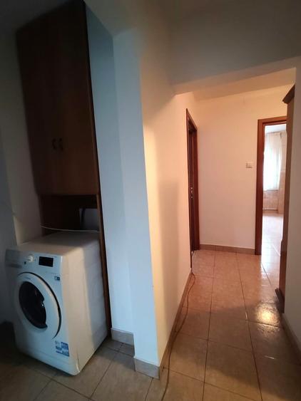 Apartament cu 3 camere decomandat în Berceni