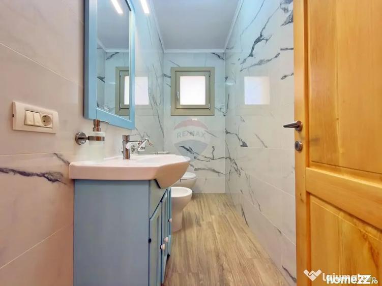 Casă cu 7 camere cu Teren 357 Mp în Romanilor