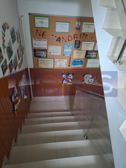 Casă individuală cu 8 camere cu Canalizare în Tineretului