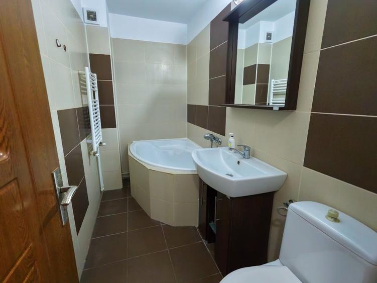 Apartament cu 3 camere în 1 Decembrie