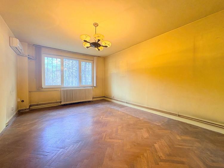 Apartament cu 3 camere semidecomandat în Ultracentral
