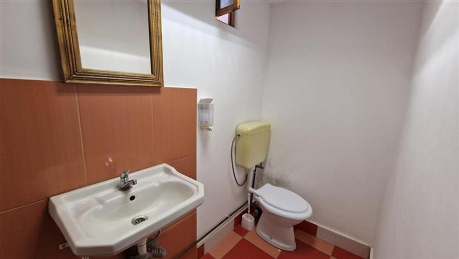 Casă individuală cu 6 camere cu Canalizare în Muncitoresc