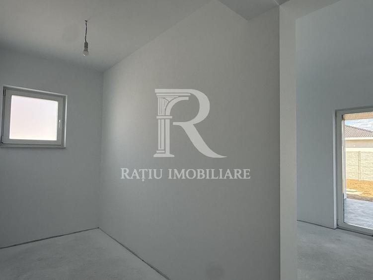 Casă individuală cu 3 camere cu Canalizare în Sud