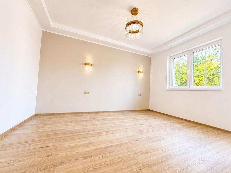 Duplex cu 5 camere cu Teren 338 Mp în Soarelui