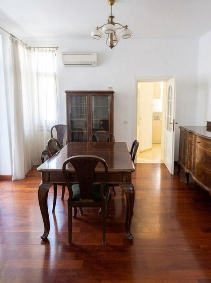 Apartament cu 4 camere decomandat în Primăverii