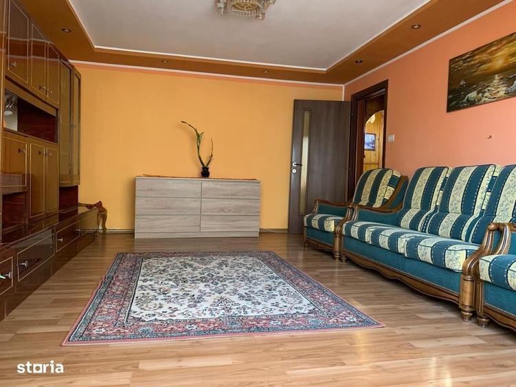 Apartament cu 3 camere decomandat în Dâmbovița