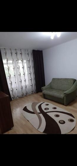 Apartament cu 3 camere semidecomandat în Alexandru cel Bun
