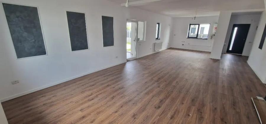 Casă cu 5 camere în Domnești