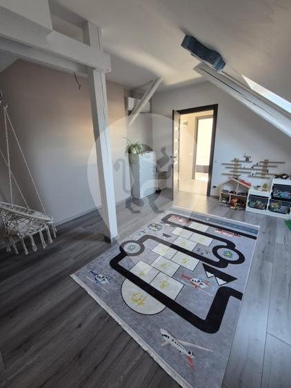 Apartament cu 4 camere decomandat, mobilat în Aurel Vlaicu