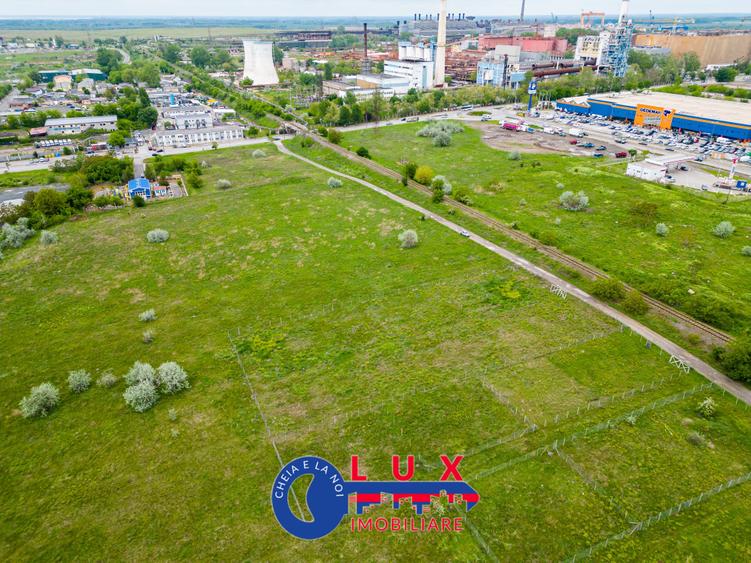 Teren Construcții intravilan de 3333 mp, în Vest