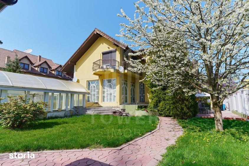 Casă cu Piscina în Sub Arini