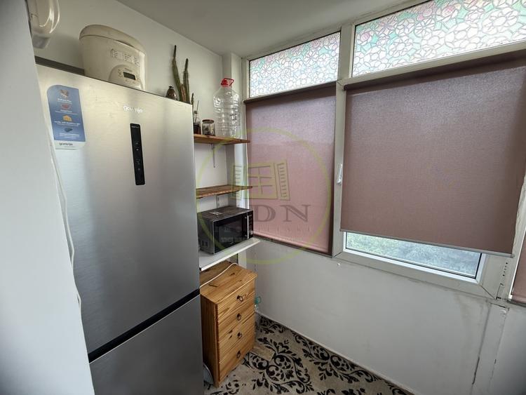 Apartament cu 3 camere decomandat, mobilat în Rovine