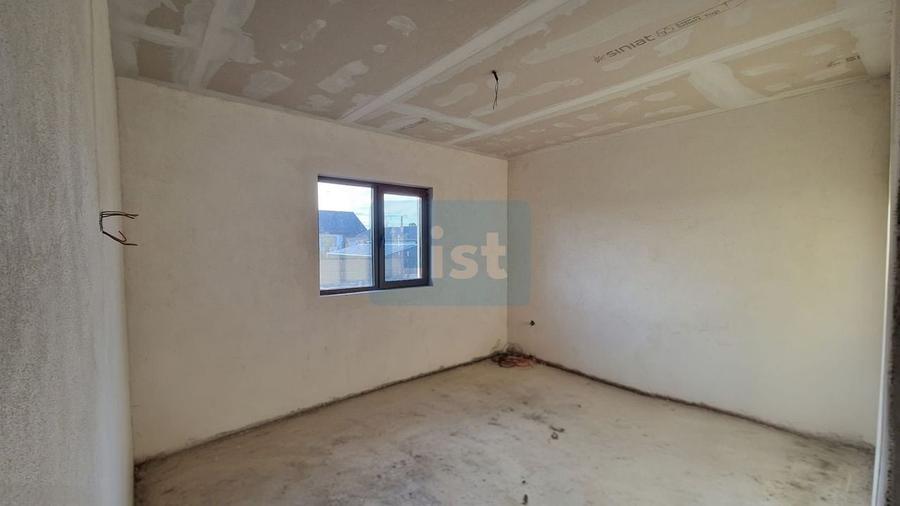 Casă cu 3 camere cu Teren 900 Mp în Cătălina