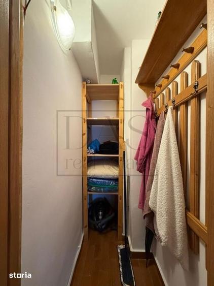 Apartament cu 2 camere semidecomandat, mobilat în Tei