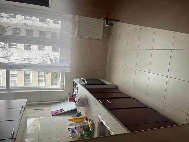 Apartament cu 3 camere semidecomandat în Drumul Taberei