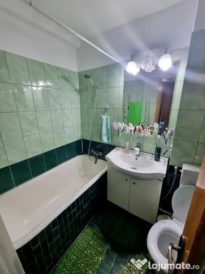 Apartament cu 3 camere semidecomandat în Peninsula