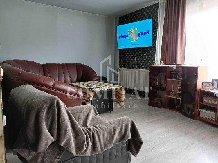 Apartament cu 5 camere semidecomandat, mobilat în Florești
