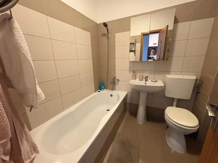 Apartament cu 2 camere semidecomandat, mobilat în Apărătorii Patriei