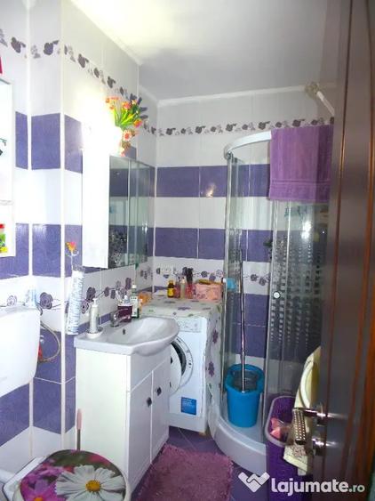 Apartament cu 6 camere decomandat în Central