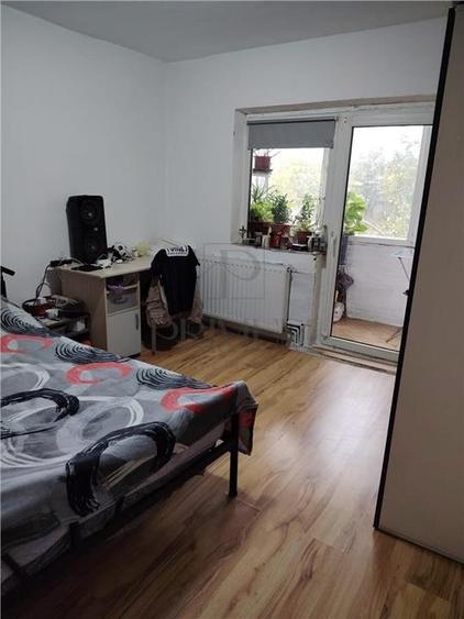 Apartament cu 4 camere decomandat, mobilat în Aeroport