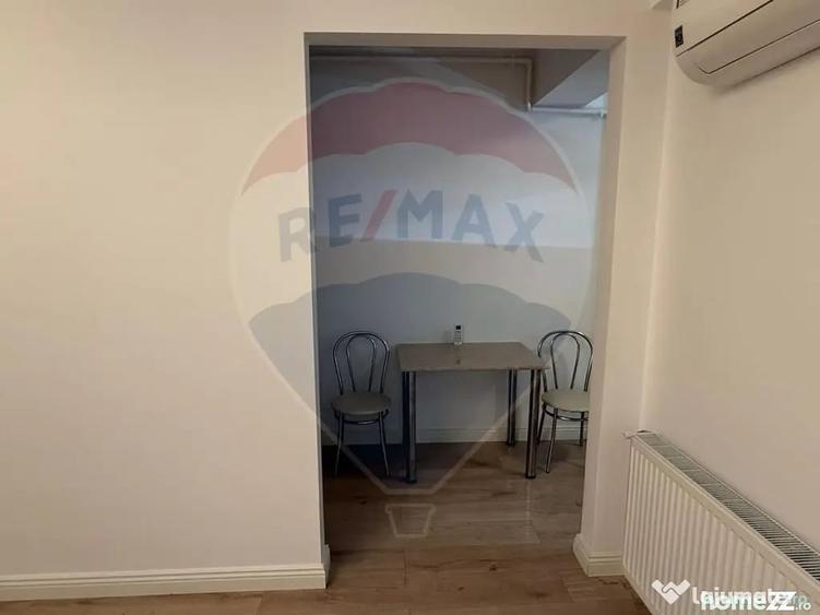 Apartament cu 3 camere decomandat în Aviației