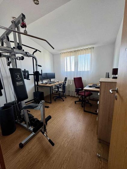 Apartament cu 2 camere si jumatate de vanzare, Zona Aradului (Piata Verde), Timisoara