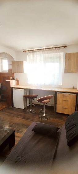Apartament cu 2 camere semidecomandat în P-ța Doina