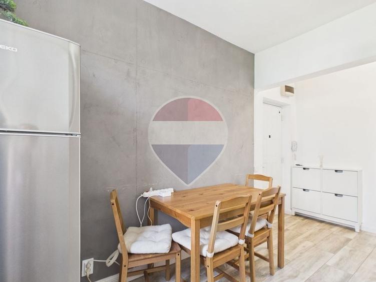 Apartament cu 3 camere semidecomandat, mobilat în Lacul Tei