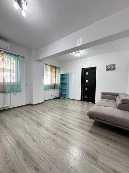 Spațiu comercial, de 42 mp, în Decebal