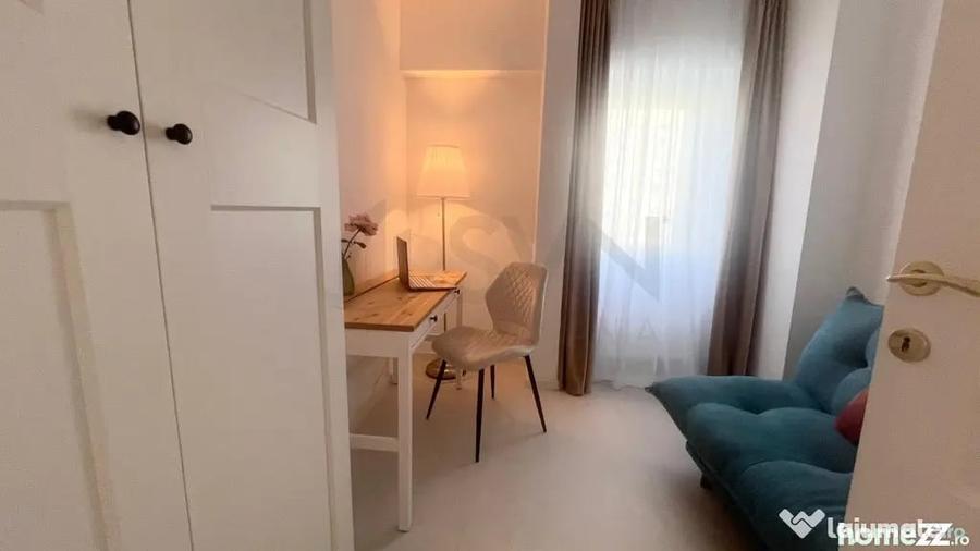 Apartament cu 3 camere semidecomandat în Tineretului