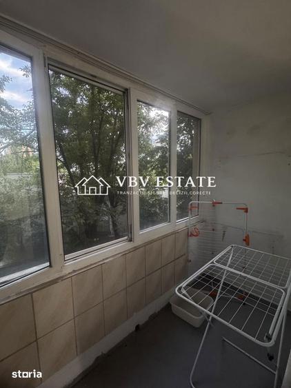 Apartament cu 3 camere semidecomandat în Drumul Taberei