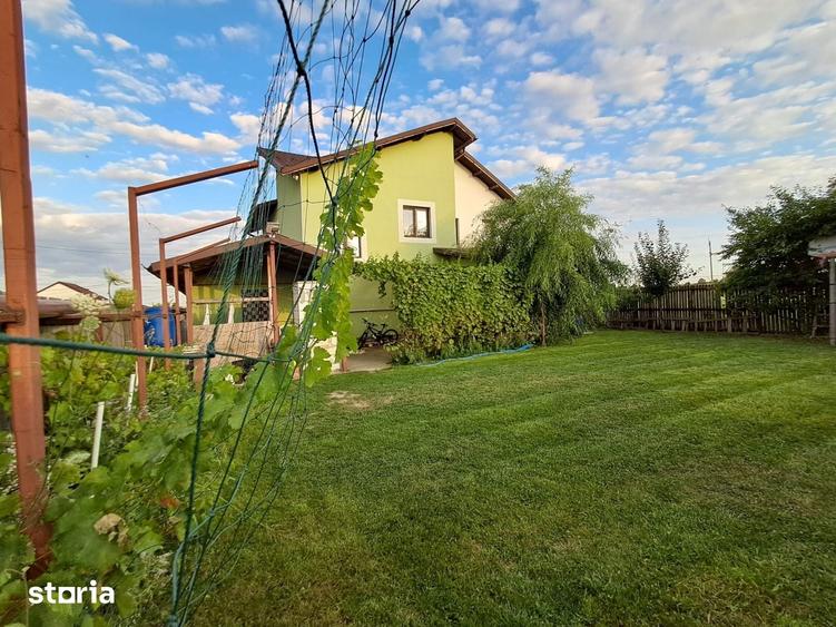 Casă cu 5 camere cu Teren 500 Mp în Războieni