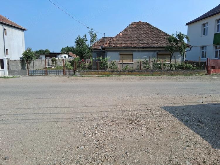 Casă cu Teren 900 Mp în Mădăras