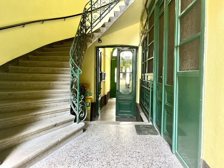 Apartament cu 2 camere decomandat, mobilat în P-ța Unirii