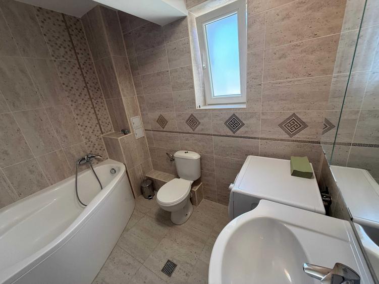 Apartament cu 3 camere decomandat în Cățelu