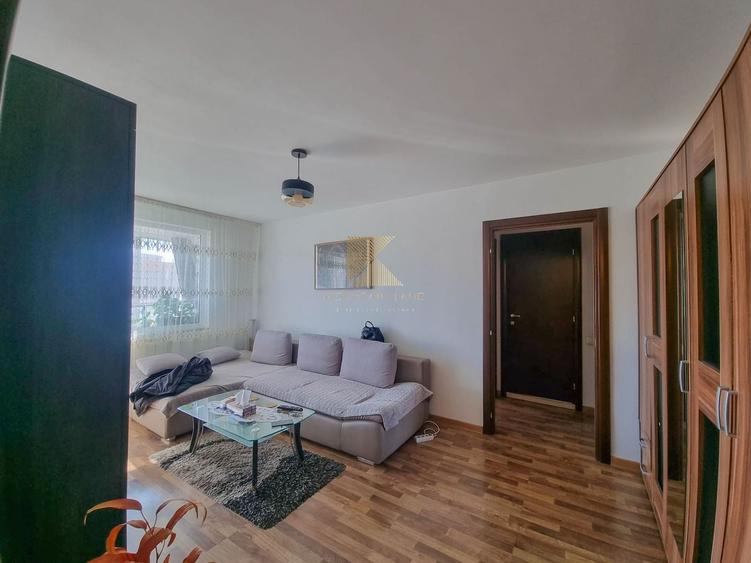 Apartament cu 3 camere semidecomandat în Gării
